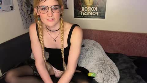 Ryn Michele online show from January 28, 1:08 am