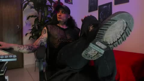 Snapshot of ryuk_it chatting on September 12, 1:35 pm leopmonk help me reach 100 thumbs up online show from September 12, 1:35 pm
