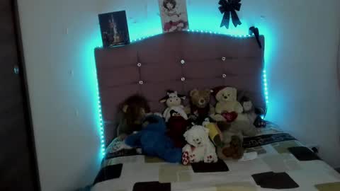 Snapshot of s_demoni1 chatting on December 11, 11:00 pm S H A R O N model independient online show from December 11, 11:00 pm