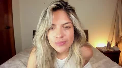 Leslie Beltrn online show from December 4, 4:12 am