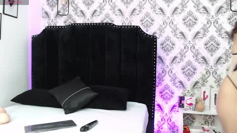 Snapshot of saara_brown chatting on February 6, 12:48 pm Saara Brown online show from February 6, 12:48 pm