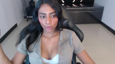 saara_ch1 online show from March 25, 8:15 pm