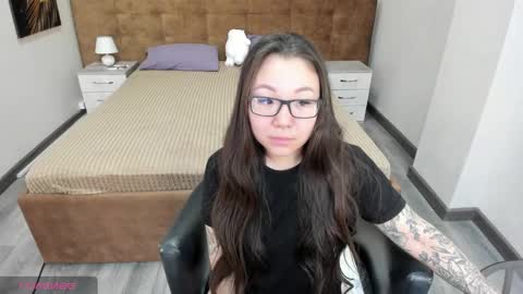 Snapshot of sabrina_sven chatting on March 8, 12:44 am GMT7TueWedThuFriSatSun 0100am-0700am online show from March 8, 12:44 am