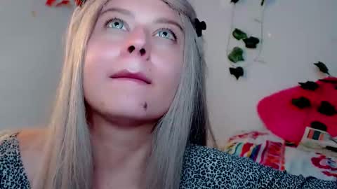 Snapshot of sabrinaexpositoxx chatting on March 1, 8:45 am SABRI online show from March 1, 8:45 am