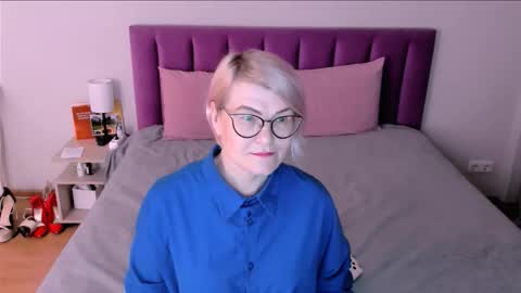 Sabrina MacMarren online show from December 2, 3:10 pm