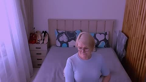 Sabrina MacMarren online show from May 17, 1:42 pm