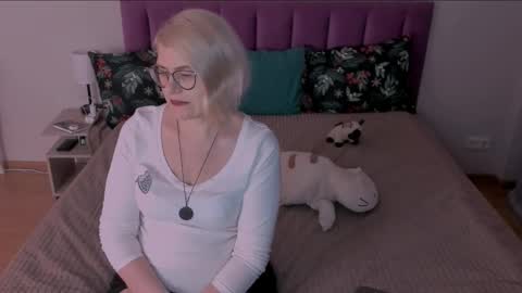 Snapshot of sabrinamacmarren chatting on February 11, 4:24 pm Sabrina MacMarren online show from February 11, 4:24 pm