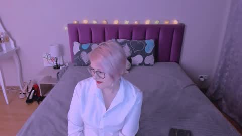 Sabrina MacMarren online show from February 14, 5:59 pm