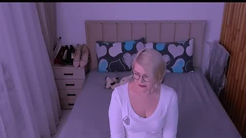 Sabrina MacMarren online show from May 8, 6:46 pm