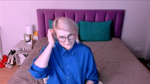 Sabrina MacMarren online show from November 3, 6:31 pm