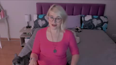 Snapshot of sabrinamacmarren chatting on February 25, 4:35 pm Sabrina MacMarren online show from February 25, 4:35 pm