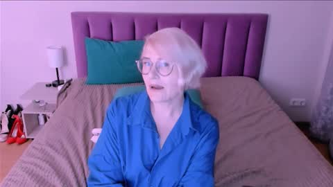 Snapshot of sabrinamacmarren chatting on September 14, 6:20 pm Sabrina MacMarren online show from September 14, 6:20 pm