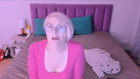 Sabrina MacMarren online show from September 27, 7:22 pm