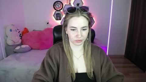 Sabrina Violet online show from May 5, 8:20 am