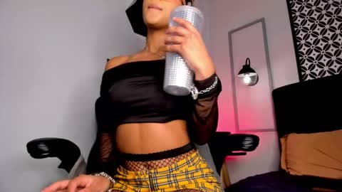 Sophie online show from October 10, 5:35 am