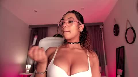 Sophie online show from November 4, 3:30 am