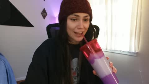 Snapshot of sadierenee96 chatting on December 5, 8:38 pm Sadie Renee online show from December 5, 8:38 pm