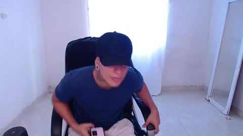 Snapshot of saenz_hotx chatting on December 4, 3:26 pm saenz_hotx online show from December 4, 3:26 pm