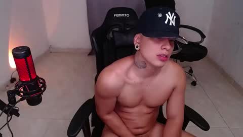 Snapshot of saenz_hotx chatting on March 9, 1:56 am saenz_hotx online show from March 9, 1:56 am