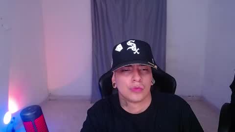 Snapshot of saenz_hotx chatting on February 6, 7:13 am saenz_hotx online show from February 6, 7:13 am