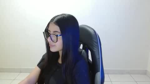 Sahaliefox  online show from April 16, 9:39 pm