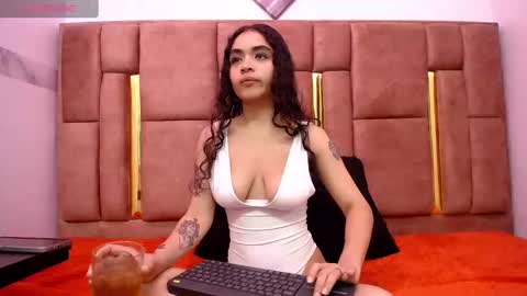 Snapshot of sahory_art chatting on September 18, 8:13 pm sara online show from September 18, 8:13 pm