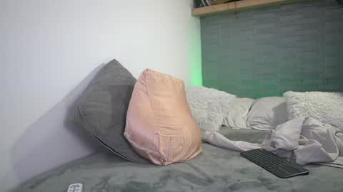 Snapshot of saimonhot1 chatting on December 14, 3:06 am saimon online show from December 14, 3:06 am