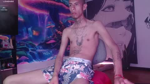 Snapshot of saint_boyy chatting on February 23, 2:51 am saint boy online show from February 23, 2:51 am