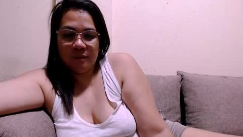Snapshot of saint_flowerxxx chatting on February 23, 2:35 pm saint_flowerxxx online show from February 23, 2:35 pm