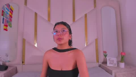 salmaportman_ online show from July 22, 4:25 am
