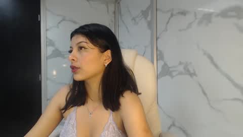 Snapshot of salmaportman_ chatting on January 25, 1:21 am salmaportman_ online show from January 25, 1:21 am