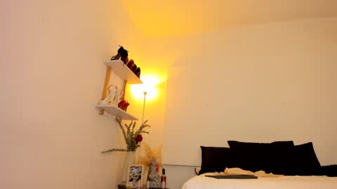 Snapshot of salomekross_ chatting on February 16, 1:36 am Salome Kross online show from February 16, 1:36 am