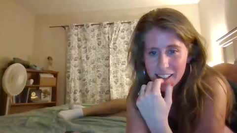 saltwatersiren online show from December 15, 2:18 am