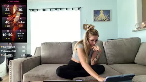 Salty Captain 69  Hat Girl 69 online show from September 25, 2:46 pm