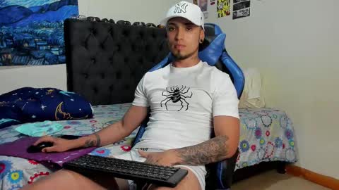 Snapshot of salvatore_dereck chatting on March 1, 1:11 am online show from March 1, 1:11 am