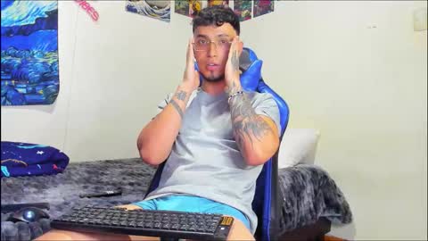Snapshot of salvatore_dereck chatting on September 30, 1:05 am online show from September 30, 1:05 am