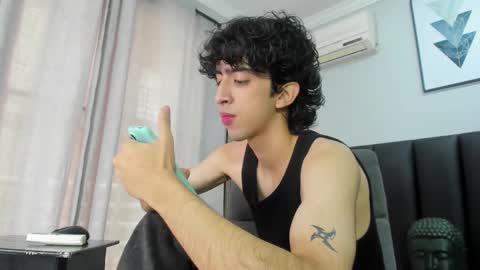 Snapshot of salvatore_monterey chatting on February 15, 2:44 pm salvatore online show from February 15, 2:44 pm