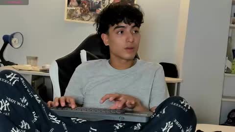 Snapshot of salvatore_montt chatting on March 4, 5:11 am salvatore_montt online show from March 4, 5:11 am