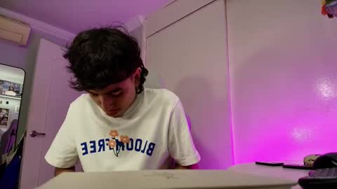 Snapshot of salvatore_montt chatting on September 15, 1:40 am salvatore_montt online show from September 15, 1:40 am