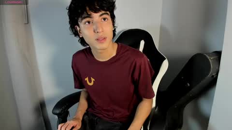 Snapshot of salvatore_montt chatting on February 15, 3:42 am salvatore_montt online show from February 15, 3:42 am