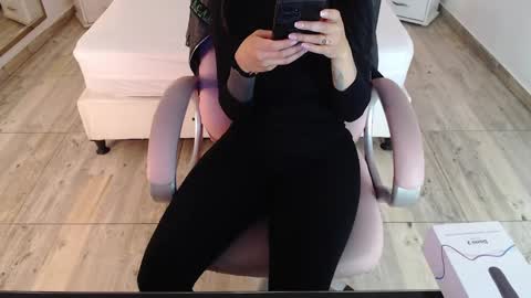 SAM MANSON online show from February 6, 12:15 pm