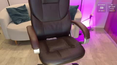 samantaa_evanss online show from April 6, 4:10 am