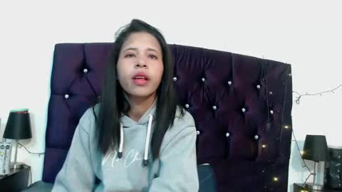 Snapshot of samantha_fox_squirt chatting on December 29, 10:57 pm lizzy online show from December 29, 10:57 pm