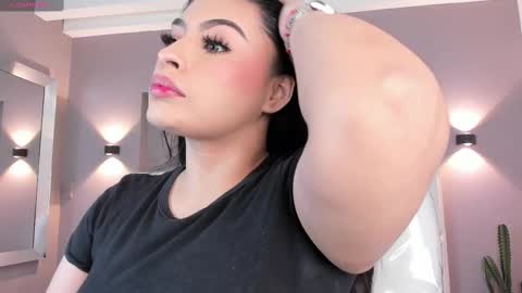 Snapshot of samanthaa_22_ chatting on February 18, 3:31 am Samanthaa online show from February 18, 3:31 am