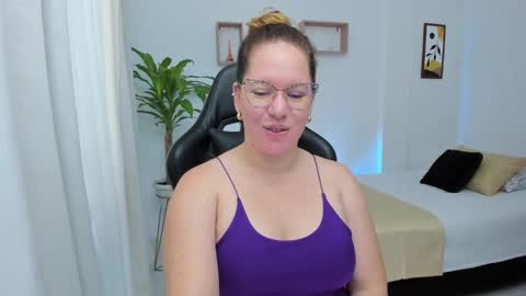 Snapshot of samanthaleon chatting on December 14, 5:36 pm Samantha samy online show from December 14, 5:36 pm
