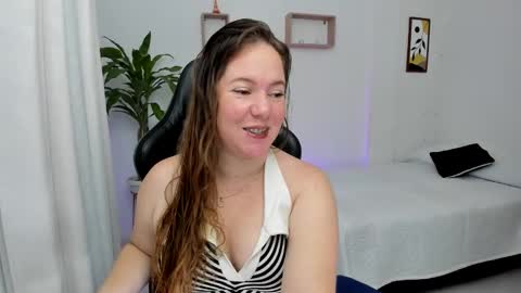Snapshot of samanthaleon chatting on February 23, 8:33 pm Samantha samy online show from February 23, 8:33 pm