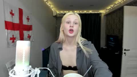 Snapshot of samanthamiasnik1 chatting on February 19, 3:49 pm Samantha online show from February 19, 3:49 pm