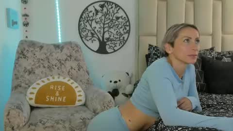 Snapshot of samanthaxmami chatting on February 2, 8:08 pm Samixmami online show from February 2, 8:08 pm
