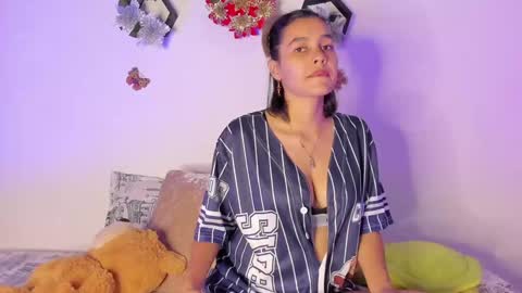 Snapshot of samara_jonnes_ chatting on January 9, 11:45 pm Samara is my name a pleasure delighted that you are here leave your thumb up it is important to me online show from January 9, 11:45 pm