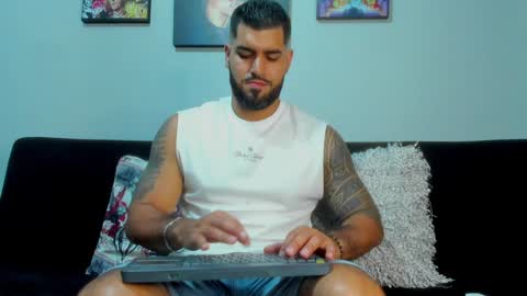Snapshot of samir_hazard chatting on February 2, 2:06 am samir_hazard online show from February 2, 2:06 am